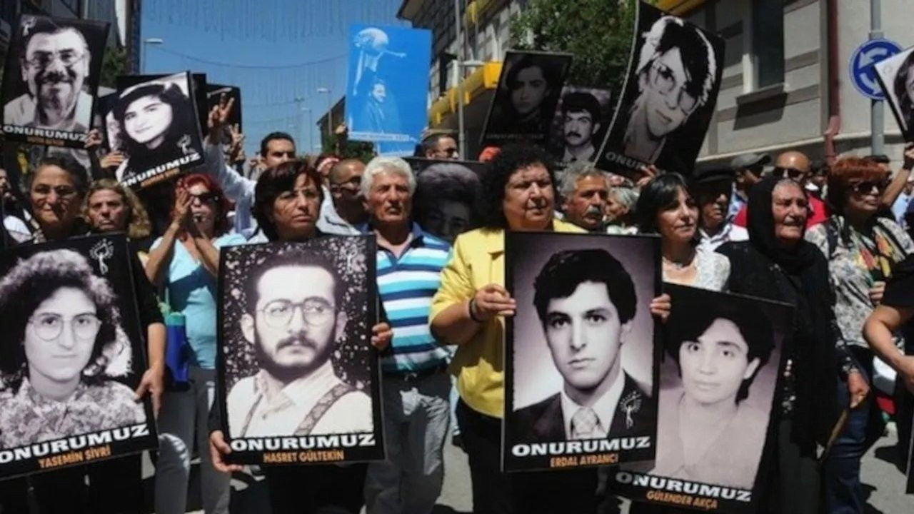  Sivas Katliamı, 2 Temmuz 1993 tarihinde Madımak Oteli'nde 33