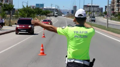 Manisa'da Trafik Denetimleri Sıkılaşıyor: Güzelyurt Mahallesi'nde 158 Araç ve Sürücü