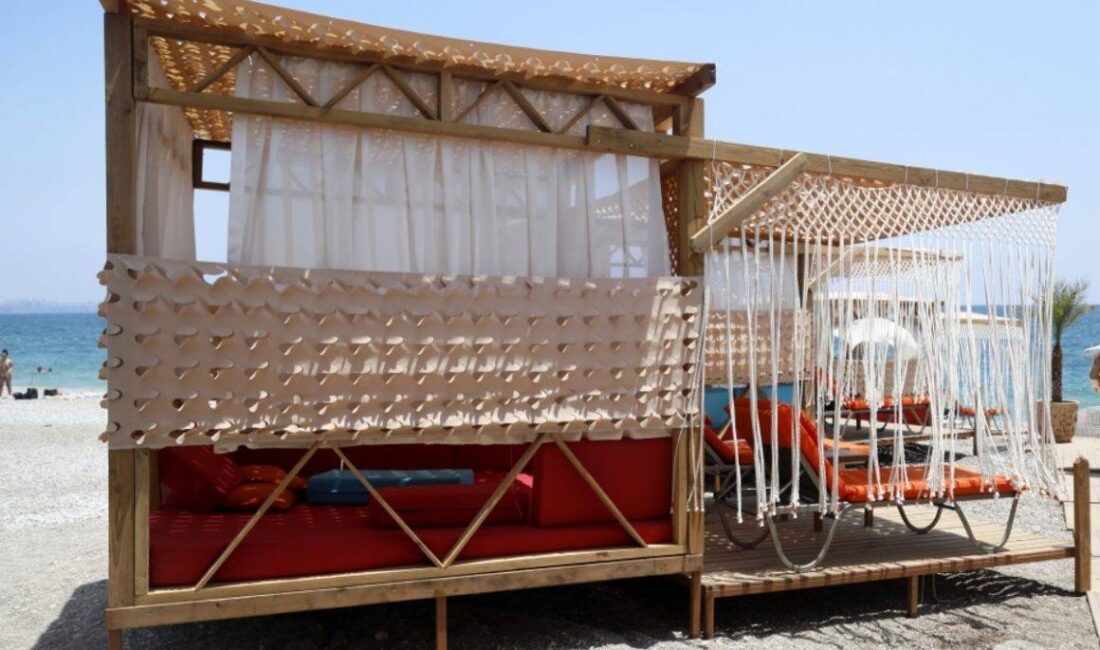 Antalya Konyaaltı Sahili'nde 1 gün geçirmek ne kadar tutar? Şezlong,