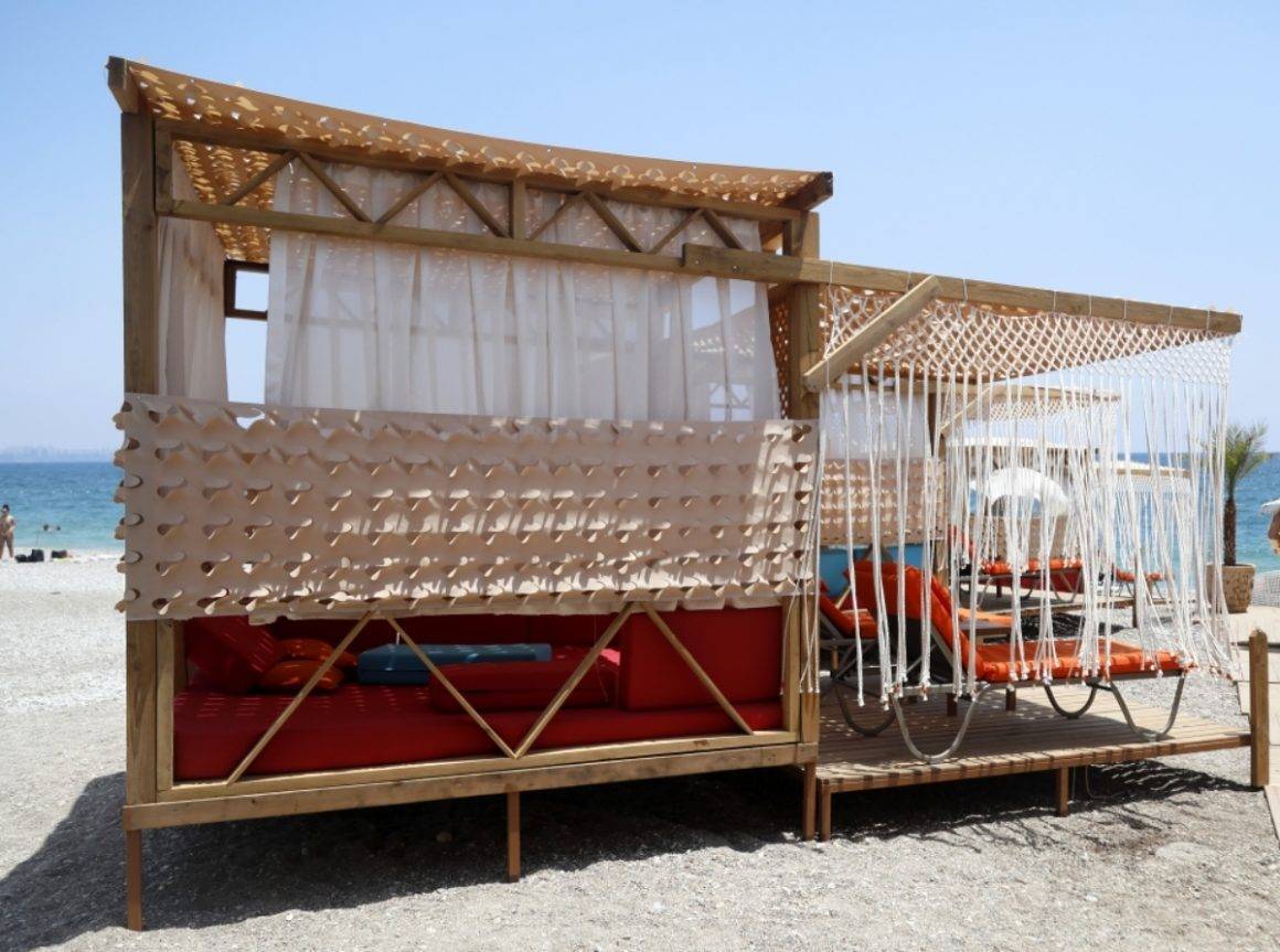Antalya Konyaaltı Sahili'nde 1 gün geçirmek ne kadar tutar? Şezlong,