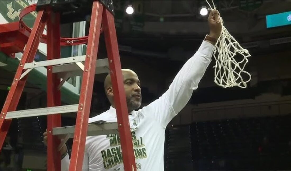 Güney Florida Üniversitesi erkek basketbol takımının baş antrenörü Amir Abdur-Rahim,