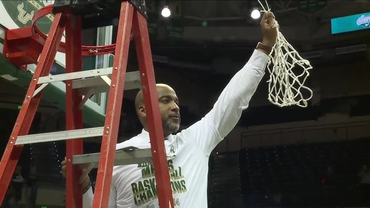 Güney Florida Üniversitesi erkek basketbol takımının baş antrenörü Amir Abdur-Rahim,