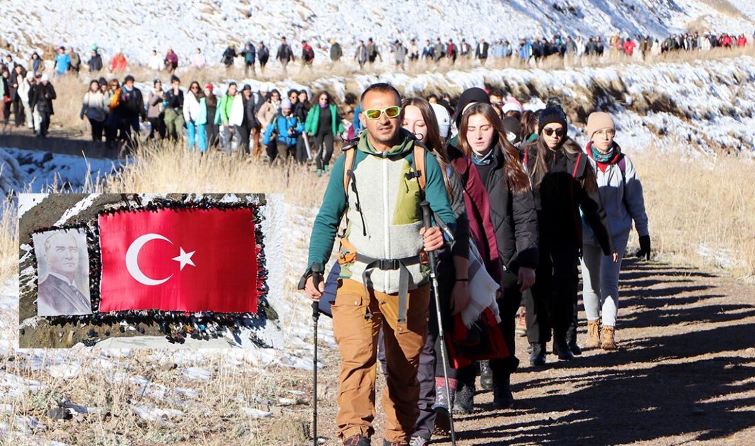 Erzurum Atatürk Üniversitesi öğrencileri, 29 Ekim Cumhuriyet Bayramı'nı kutlamak için