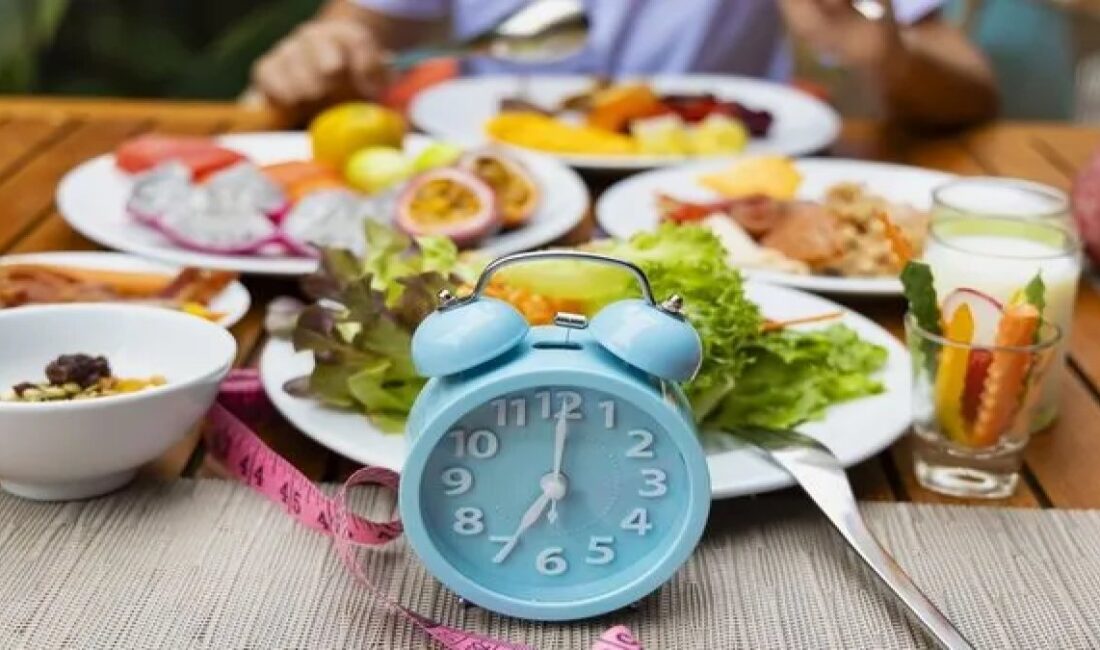 GECE GEÇ YEMEK KİLO ALDIRIR MI?  GECE YEMEK KİLO