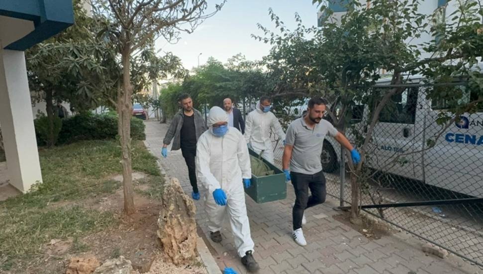 Antalya'nın Güzeloba Mahallesi'nde İran uyruklu üç kardeş ölü bulundu. Polis,