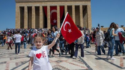 2025 yılı için sorgulanan 23 Nisan resmi tatil mi sorusunun