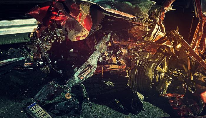Ankara-Niğde Otoyolu'nda ters yönde seyreden otomobilin çarpışması sonucu 4 kişi