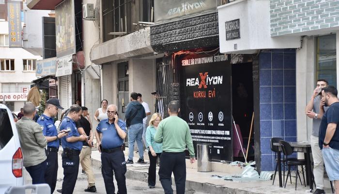 Antalya Muratpaşa'da korku evinde çıkan yangında 3 kişi dumandan etkilendi.