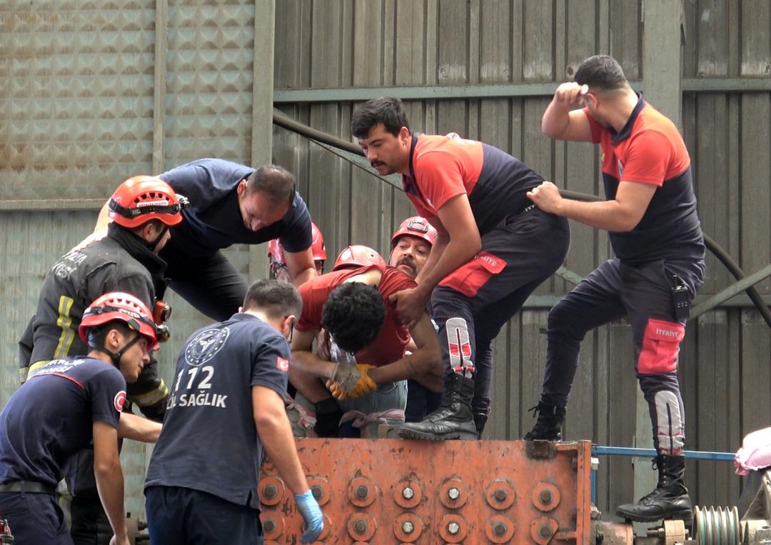 Antalya da fabrika faciası: Kırım makinesine düşen işçinin bacakları koptu! 5