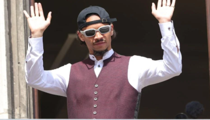 Galatasaray, dünyaca ünlü yıldız Leroy Sané’yi transfer etti. İstanbul’a gelen