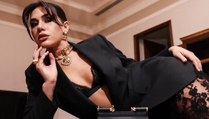 Sibil Çetinkaya'ya çirkin yorum: Göğüs yok çocuk olsa nasıl emzireceksiniz?