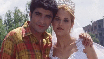 46 yaşındaki oyuncu Emine Ün, kızı Duru ve arkadaşlarıyla Bodrum’da