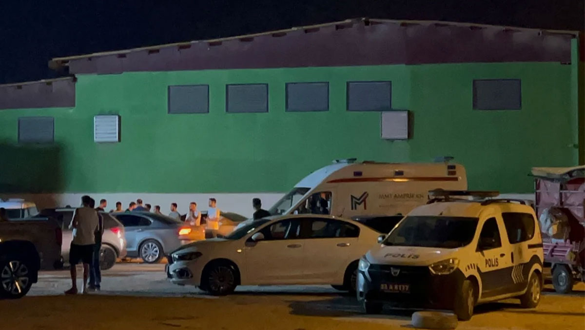Mersin Tarsus’ta oto yıkama dükkanına düzenlenen silahlı saldırıda 26 yaşındaki