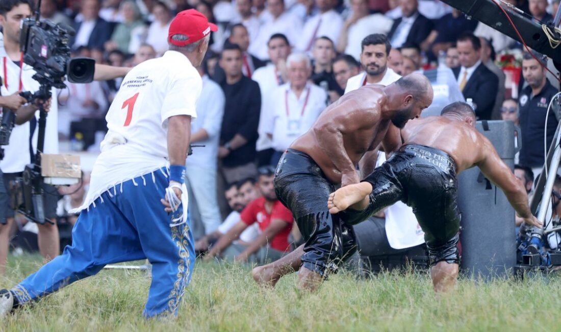 Edirne’de düzenlenen 664. Kırkpınar Yağlı Güreşleri’nde finalde Feyzullah Aktürk’ü mağlup