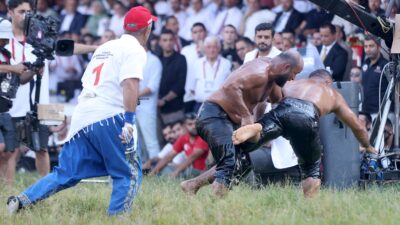 Edirne’de düzenlenen 664. Kırkpınar Yağlı Güreşleri’nde finalde Feyzullah Aktürk’ü mağlup