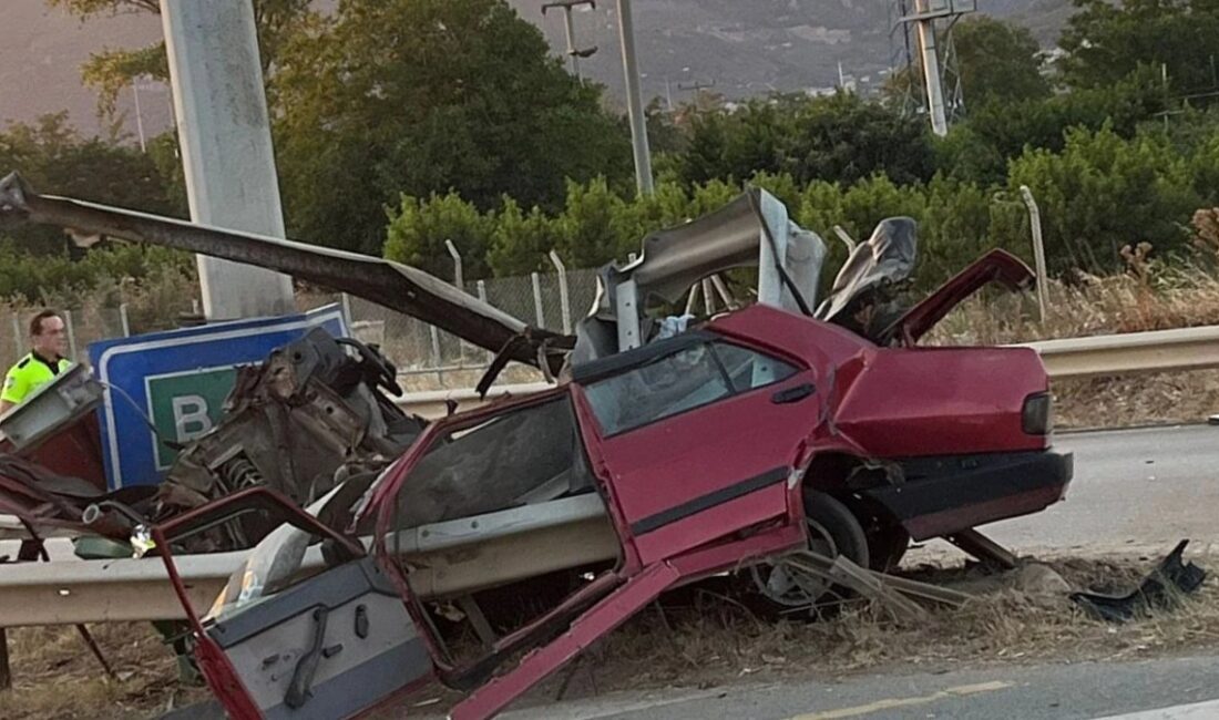 Bursa Kestel’de çelik bariyerlere saplanan otomobilin sürücüsü Kadir Menteş hayatını