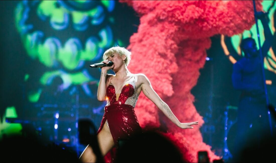Miley Cyrus, turne hayatının ruh sağlığı üzerindeki etkilerini gerekçe göstererek