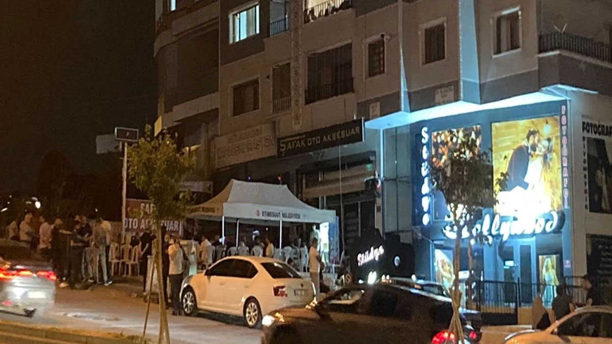 Ankara’nın Etimesgut ilçesi Mehmet Akif Ersoy Caddesi’nde bulunan Çavuş Apartmanı,