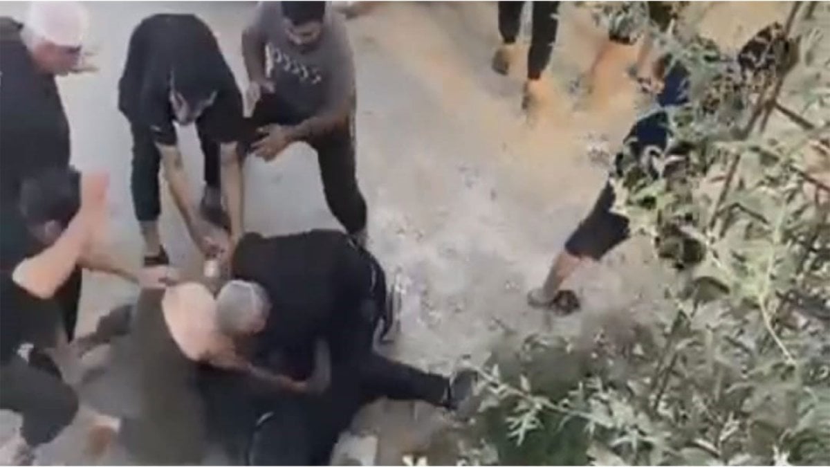 Hatay Samandağ Yeşilköy Mahallesi’nde trafik kazası sonrası çıkan kavgayı ayırmaya