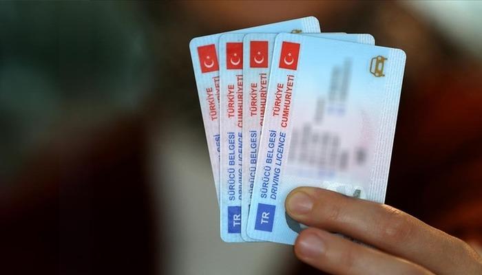 Eski tip sürücü belgesi kullananlar için ehliyet yenileme süresi 31
