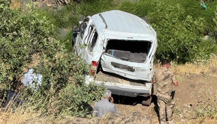 Elazığ’ın Karakoçan ilçesinde hafif ticari aracıyla seyir halindeyken kontrolden çıkan