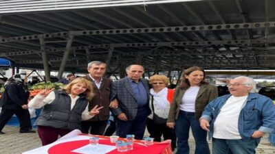 İddianamede, bayrağın masa örtüsü olarak kullanılması ve üzerine eşya konulmasının