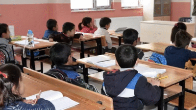 2025-2026 eğitim öğretim yılında okullarda serbest kıyafet uygulaması sona eriyor.