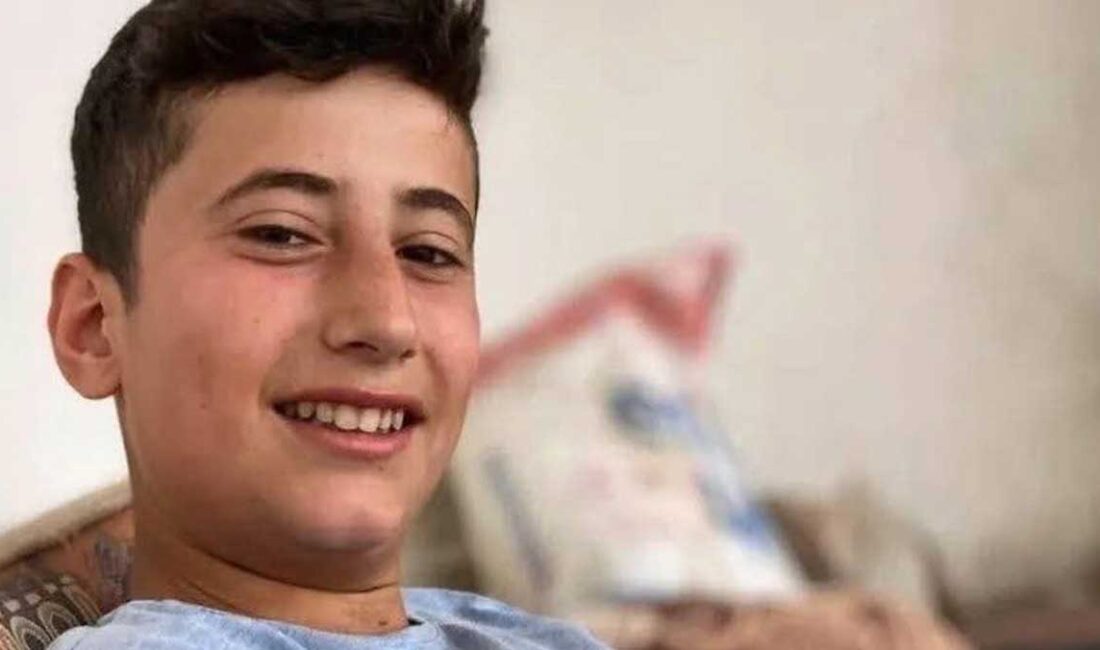 Ahmet Gökduman, motosikletiyle seyir halindeyken bir traktörle çarpışarak yaşamını yitirdi.