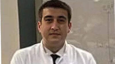 İzmir Gaziemir'de görev yapan beyin cerrahı İsmail Seçkin Kaya evinde