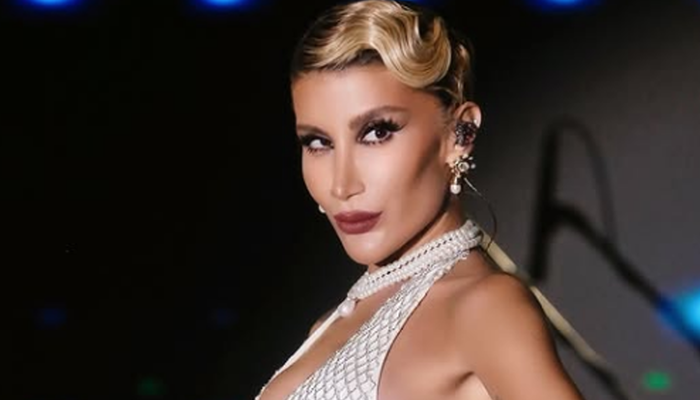 Ünlü şarkıcı başını çarptı! İrem Derici hastaneye kaldırıldı Ünlü şarkıcı İrem Derici hastanelik oldu! ‘İrem Derici neden hastanelik