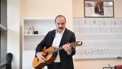 Konyaaltı Belediyesi Başkanı Cem Kotan'ın kültür sanat projeleri sayesinde genç