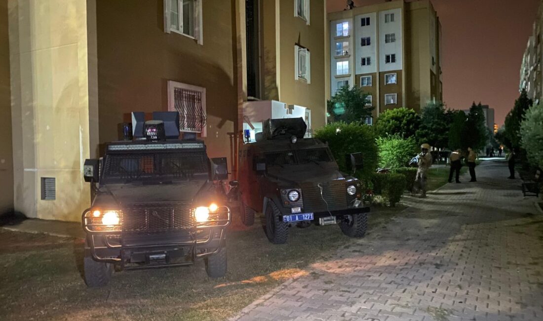 “Kızımı görmeye geldim…” diyen Berk Alkan, 3 yaşındaki çocuğunun önünde