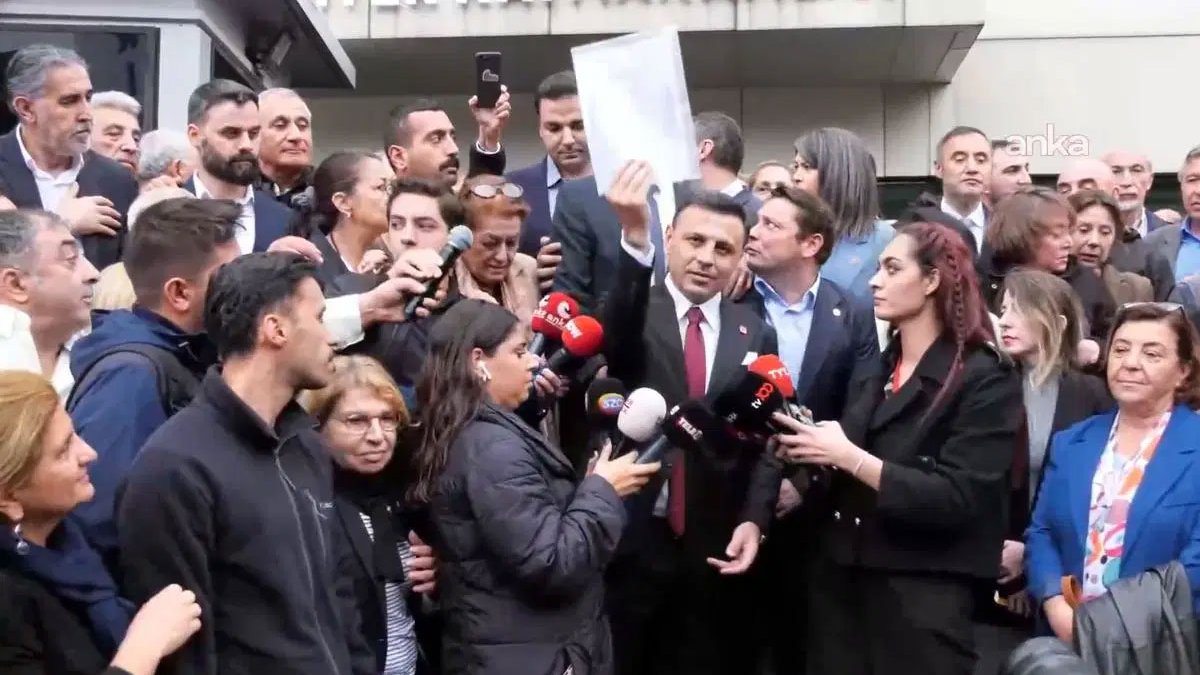 Mahkeme kararıyla görevden alınan CHP İstanbul İl Başkanı Özgür Çelik,