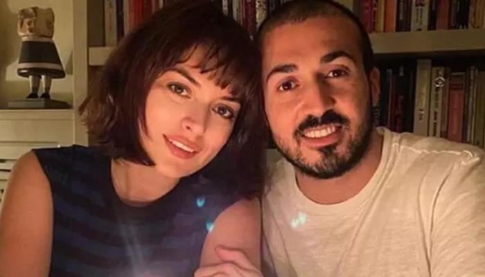 Ezgi Mola eski eşiyle düğünde görüntülendi Ezgi Mola, Mustafa Aksakallı ile boşanmasının ardından Çeşme’deki bir düğünde