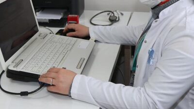 >Aile hekimliği sözleşme ve ödeme yönetmeliği değişti. Yeni puan sistemi,