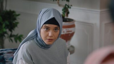 Kızılcık Şerbeti dizisinin genç oyuncusu Feyza Civelek, kulislerde dolaşan “koltuğa