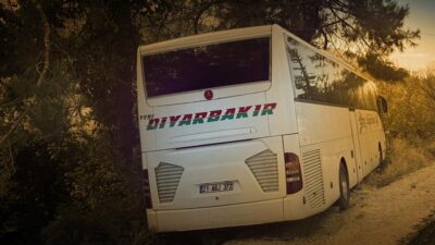 Adıyamanda yolcu otobüsü ile otomobilin çarpışması sonucu aynı aileden 4
