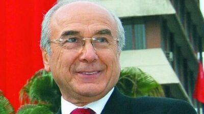 Adana eski belediye başkanı Aytaç Durak uçakta kalp krizi geçirdi.