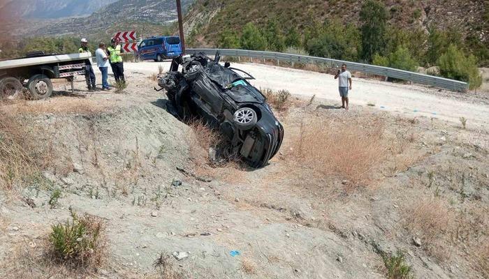 Sabah saatlerinde Manavgat yakınlarında meydana gelen kazada, otomobilin devrilmesi sonucu