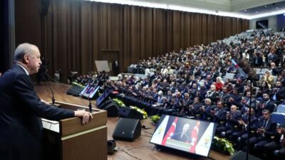 AKP’nin yasa taslağıyla belediyelerin bazı yetkilerinin komisyonlara devredilmesi önerildi. Yerel