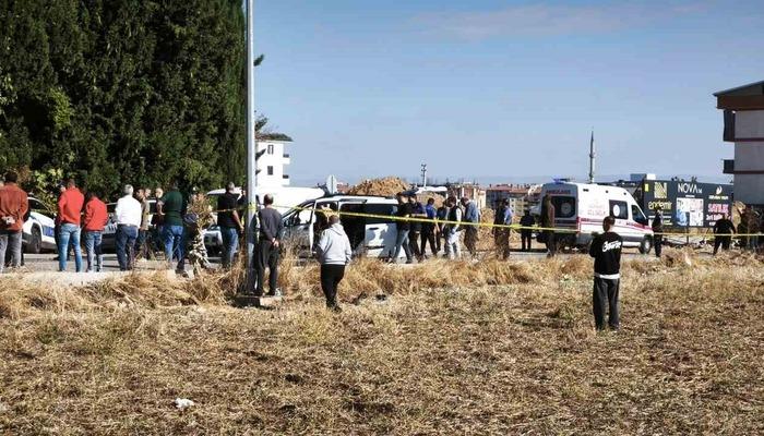 Denizli Merkezefendi Yenişafak Mahallesi’nde seyir halindeki otomobile düzenlenen silahlı saldırıda