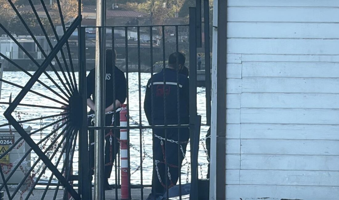 Ruhi Bora Koçak FSM Köprüsü’nden atladı, cansız bedeni Emirgan İskelesi’ne çıkarıldı FSM’de trajik olay yaşandı. 51 yaşındaki Ruhi Bora Koçak aracından