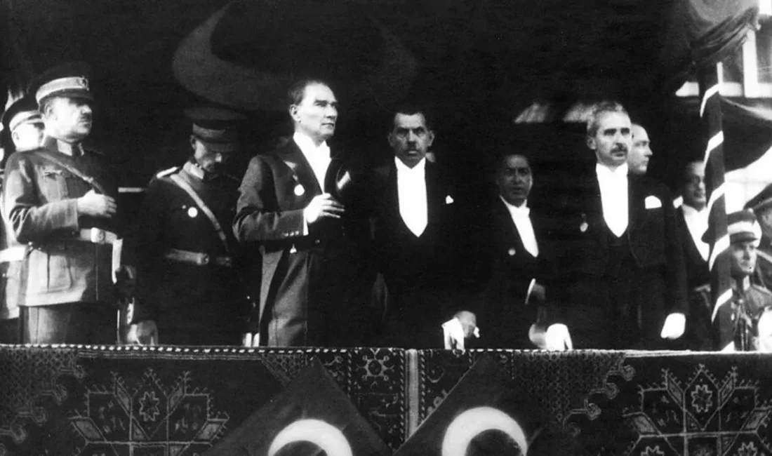 Cumhuriyet Bayramı neden 29 Ekim’de ilan edildi? 29 Ekim’de ne olmuştur? Cumhuriyet Bayramı, Türkiye’nin yönetim biçiminin resmen Cumhuriyet olarak ilan edildiği