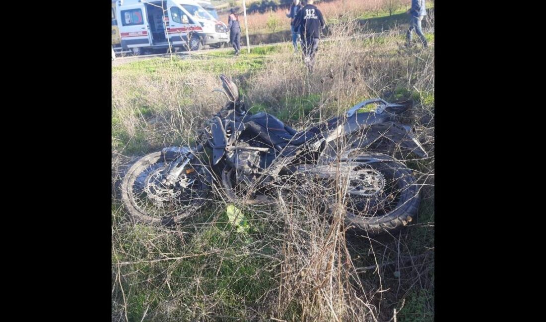 Alper Zorlu motosiklet kazasında 22 yaşında Osmaneli’nde hayatını kaybetti 22 yaşındaki Alper Zorlu motosiklet kazasında hayatını kaybetti. Alper Zorlu