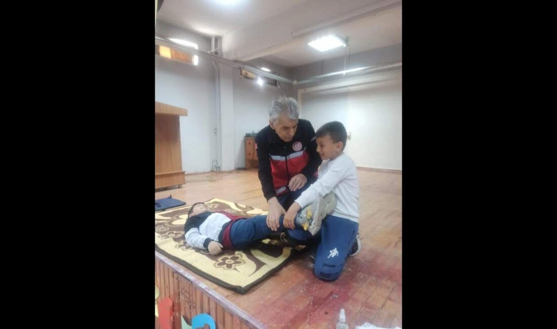 Aliasker Özbey Erzincan’da hayatını kaybetti. Erzincan Milli Eğitim Müdürlüğü’nde görev
