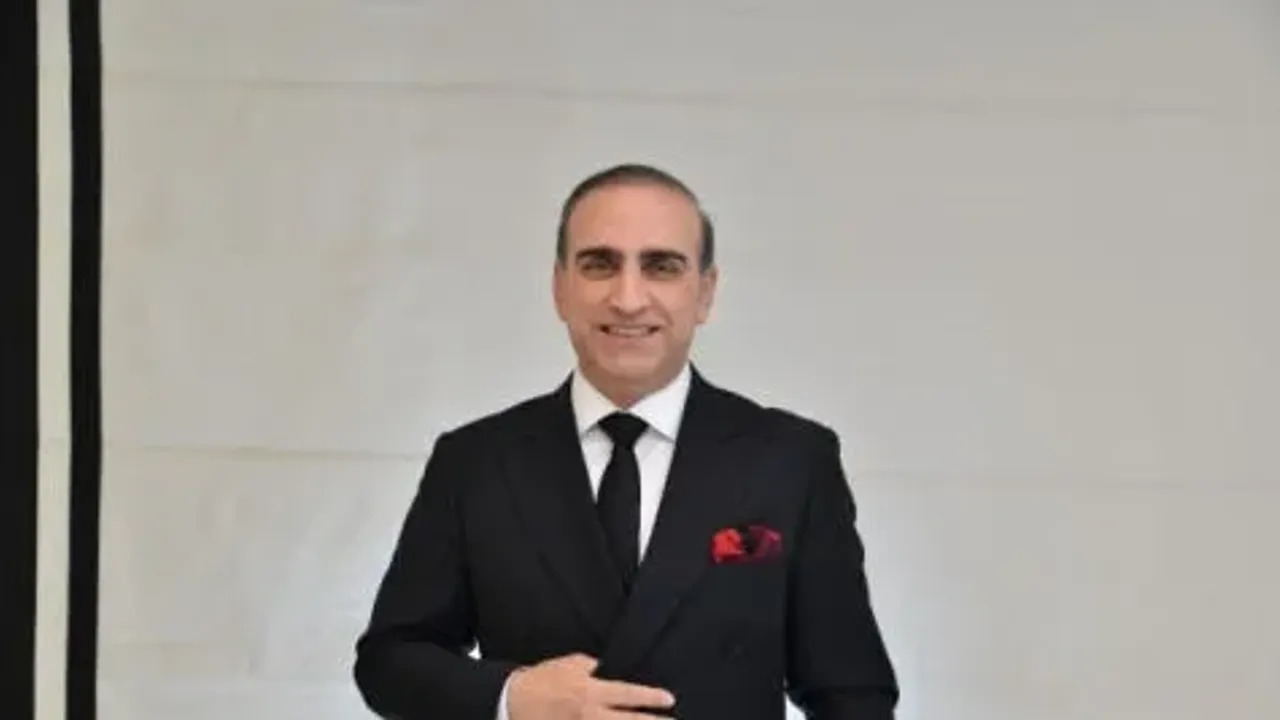 . Eşref Keleş Flash Haber TV’nin yeni sahibi oldu. Eşref