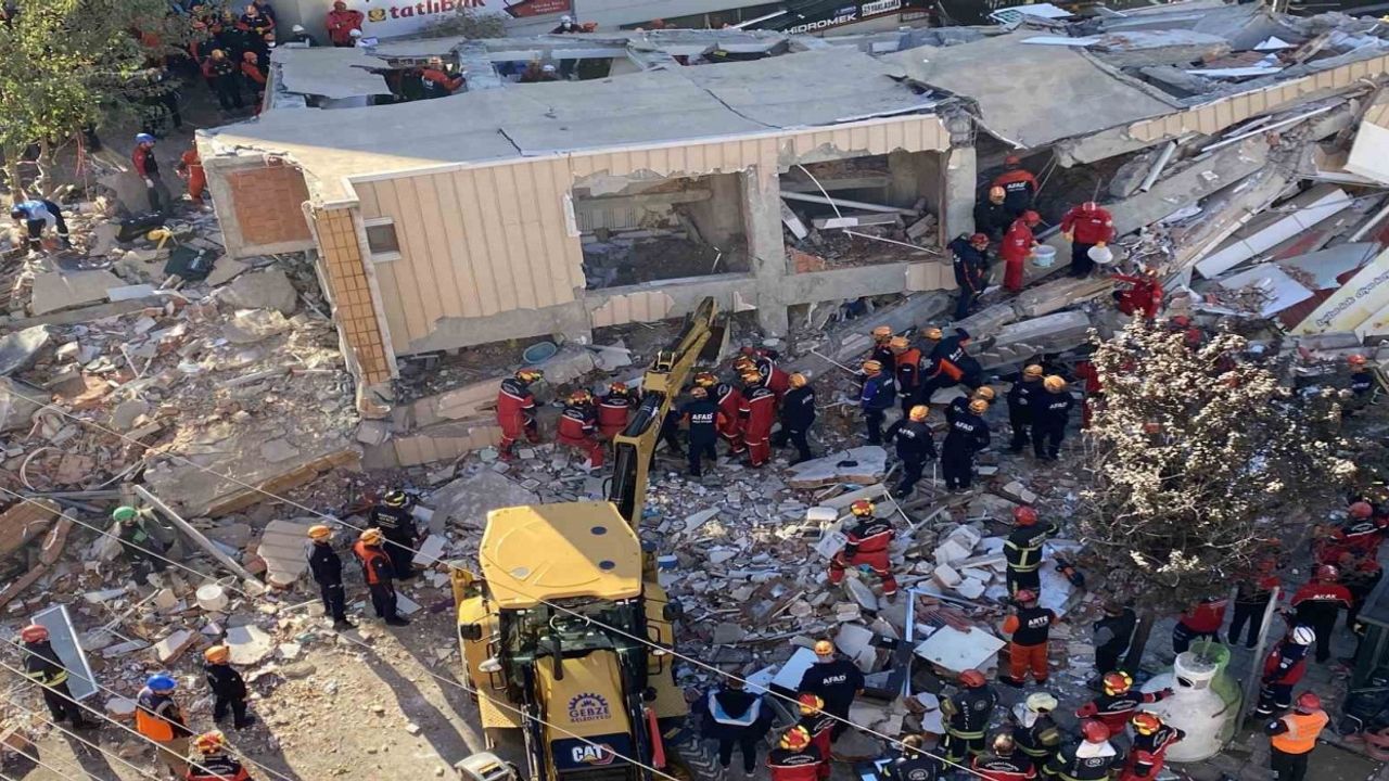 Kocaeli Gebze’de çöken binada hayatını kaybedenlerin sayısı 2’ye yükseldi. Emir