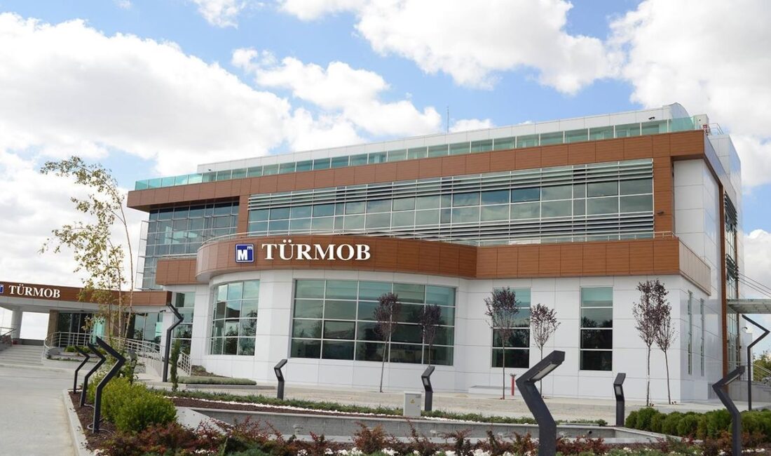 TÜRMOB yeni yönetimi mazbatasını aldı. TÜRMOB Başkanı İrfan Hüseyin Yıldız,