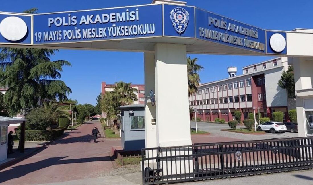 20 yaşındaki genç polis adayı 5. kattan atlayarak yaşamını yitirdi 20 yaşındaki polis adayı B.T., Samsun’un Atakum ilçesindeki 19 Mayıs