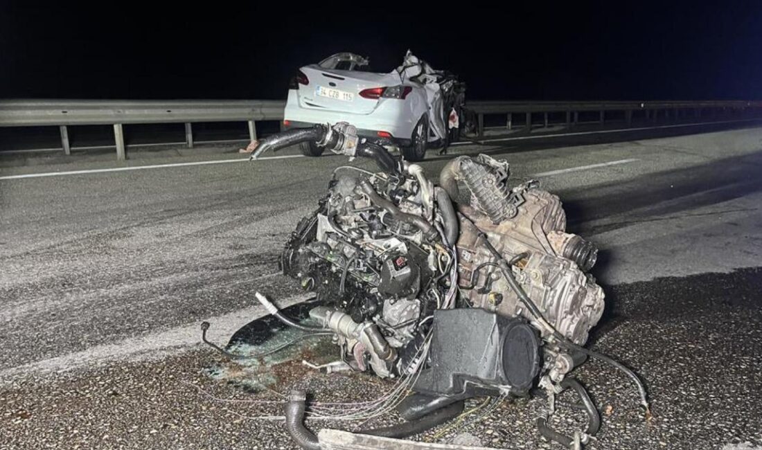 29 yaşındaki Hikmet Akbağ, Manisa Kula ilçesinde otomobilin kamyonete arkadan